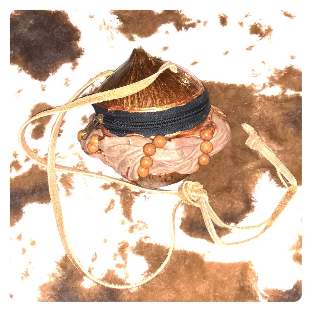 🔥Vintage 1960s coconut purse 🔥